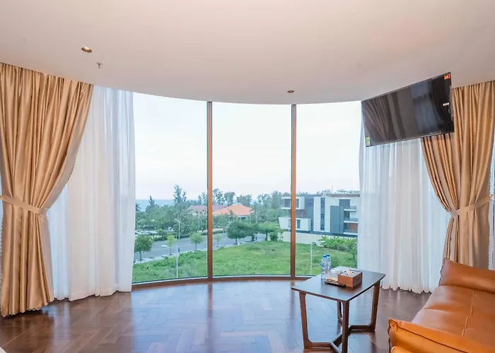 Grand Khách sạn 4*
