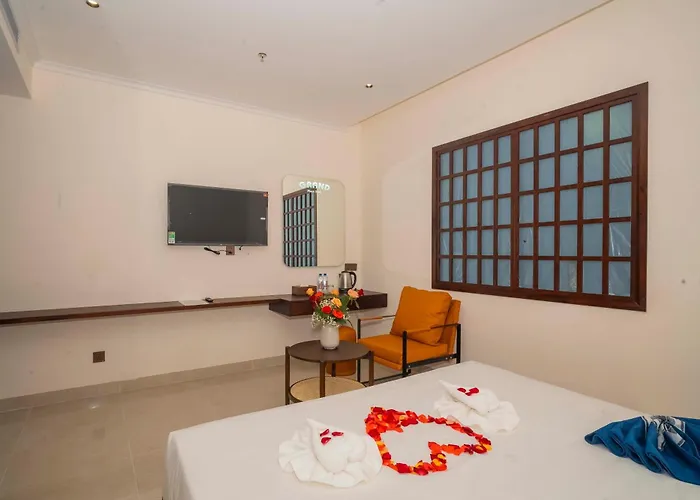 Khách sạn Grand